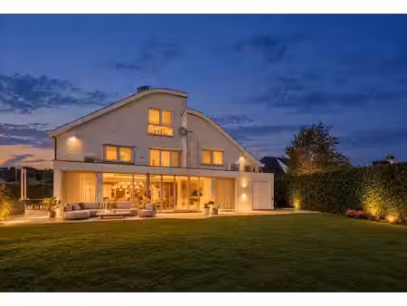 royale villa van 461 m² met luxe afwerking gelegen in een rustige en geliefde woonomgeving
