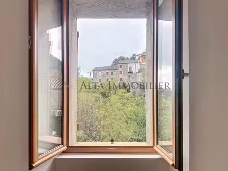 maison de village en pierre rénovée au cœur de levie