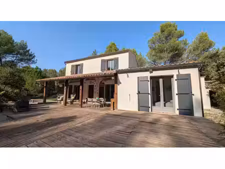 peyrolles en pce - villa t6 de 162 m² sur 9511 m² de terrain
