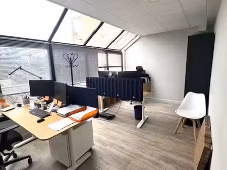 location local professionnel 348m² champagne au mont d or 69410