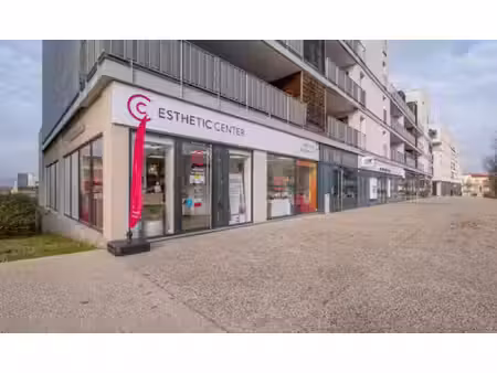 location local commercial 137m² sathonay camp 69580