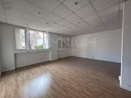 location local commercial 63m² villeurbanne 69100