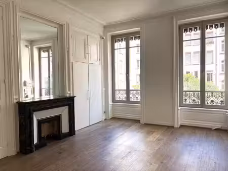 location local professionnel 118m² lyon 6ème
