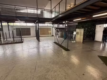 location local commercial