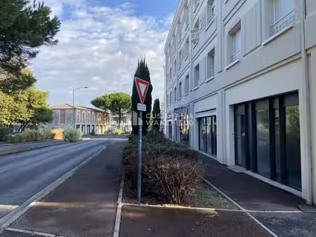 location commerce bruges 33520 132m²