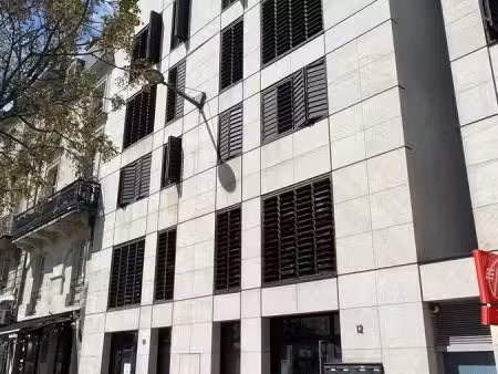 location commerce 132m²