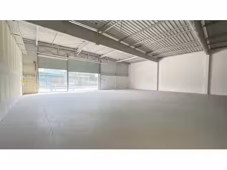 location commerce chantonnay 85110 871m²