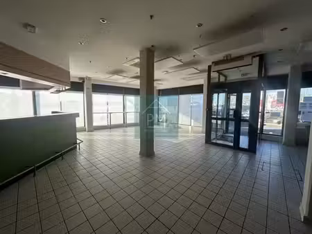 location commerce roye 80700 250m²