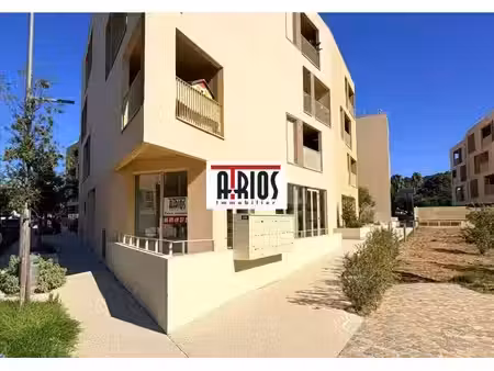 location commerce hyeres 83400 101m²