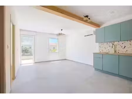 duplex 4 pièces entièrement rénové avec terrasse  garage et place de stationnement