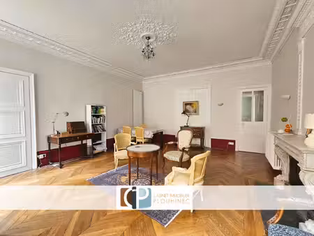 appartement bourgeois 154 m2 avec courette en centre-ville.