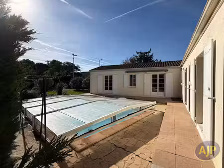 saint-georges-des-coteaux maison de plain-pied avec piscine