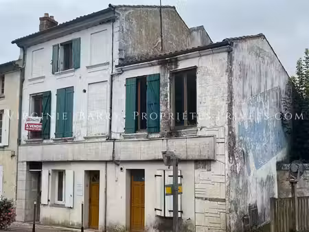 immeuble compose de 4 appartements et 1 maison avec jardin