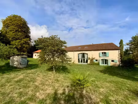 corps de ferme à la campagne