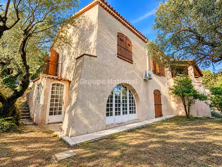 toulon est bas faron - villa t5 sur deux niveaux de 166 m² - garages - terrain de 750m²