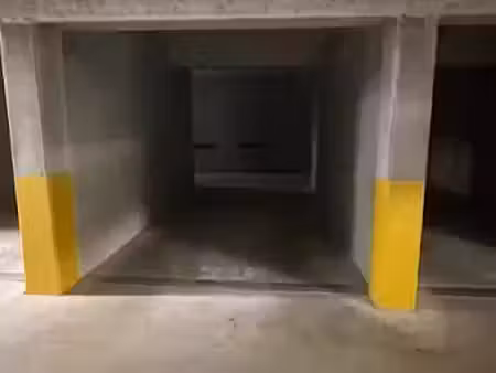 location parking 13.7 m² à la rochelle (17000)  111 €