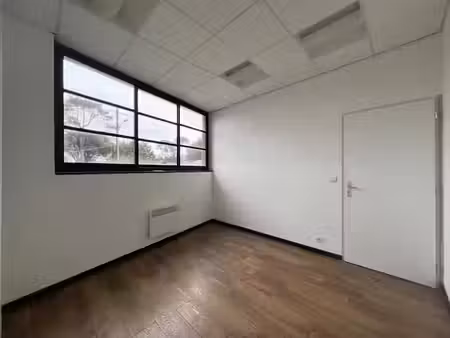 location locaux professionnels 11 m² à soustons (40140)  380 €