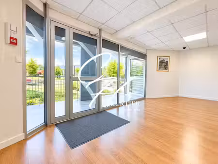 location bureau 2 pièces 44m2 crolles 38920 - 1165 € - surface privée