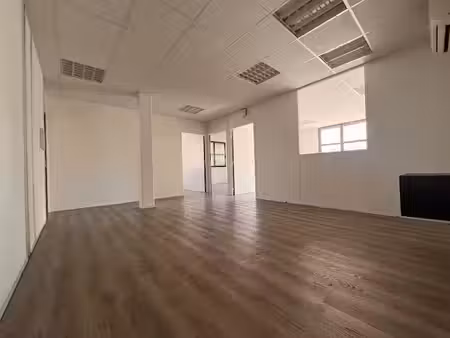 location locaux professionnels 5 pièces 106 m² à la garde (83130)  1 318 €
