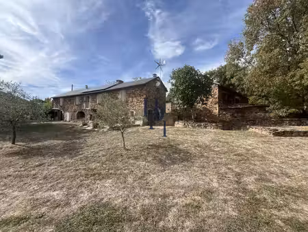 propriété de caractère avec deux maisons d'habitations  une