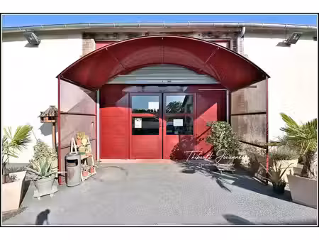 local commercial + logement attenant — emplacement stratégique en sortie n154