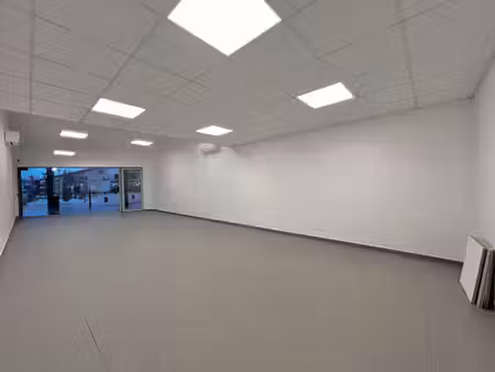 local commercial plaisance du touch 83.66 m2