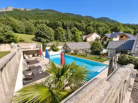 propriété d’exception – piscine – parc 3 900 m²