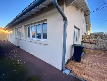 location bureaux saintes 17100 55m²