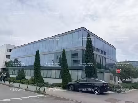 location bureaux 366m² à 1118m²