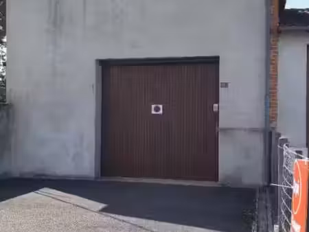 local à louer / joue les tours 25 m2