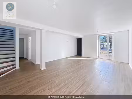maison de 5 pièces  refaite à neuf- environ 119 m2 - 2 places de parking + jardin
