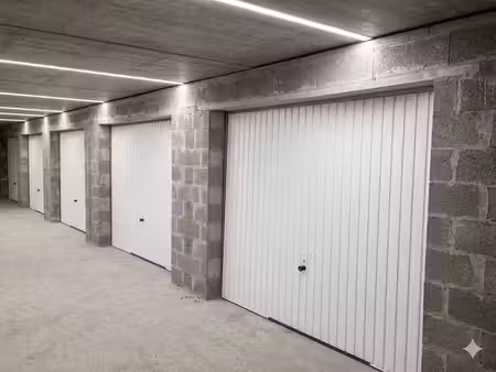 investissement securisé - garage / box 17m2 à biscarrosse