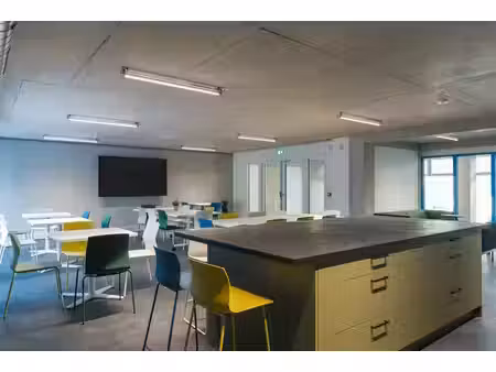 location local professionnel 336m² nantes 44000