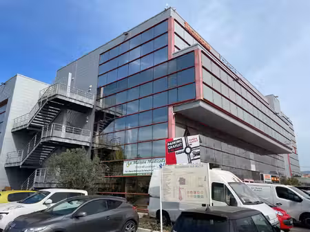 location local professionnel 118m² ollioules 83190