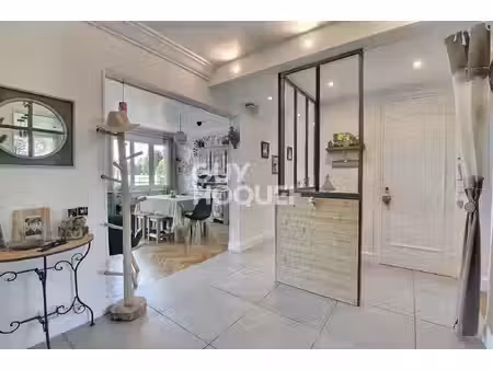 (visite virtuelle) - a vendre t4 rénové de 84 m2 avec cave et garage à bron / les essarts 
