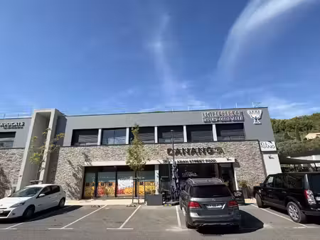 location local professionnel 98m² cuers 83390