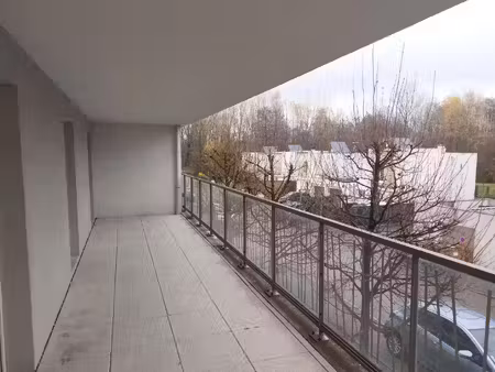 location appartement 3 pièces 56 m² à bourgoin-jallieu (38300)