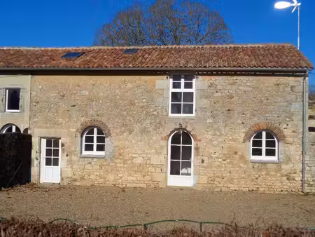location maison 3 pièces 78m² savigny levescault 86800