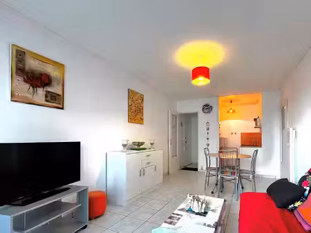 au rez de chaussée surélevé d'une résidence -t2 35m 2 + loggia