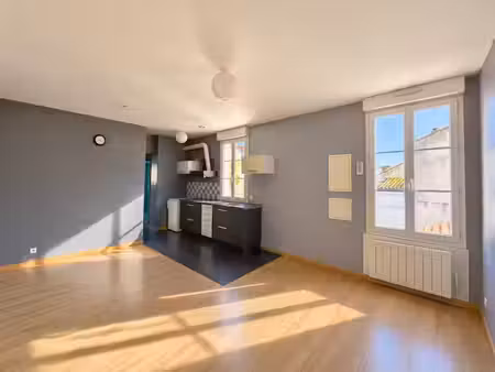 location appartement 3 pièces 62 m² à la couronne (16400)  670 €