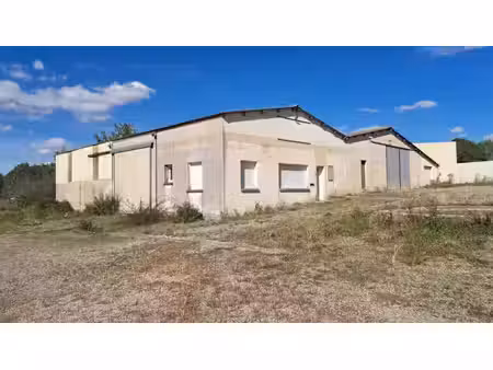 location parking 242 m² à saint-lin (79420)  590 €