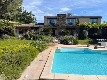 montfavet - maison d'architecte 256 m² sur 4000 m² de terrain au calme