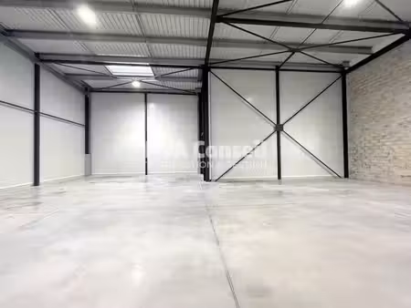 vente local d’activités 405m² à 878m²