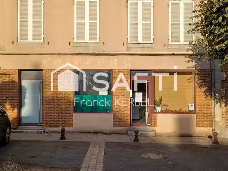 maison  immeuble en plein bourg de bellegarde.