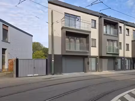 très belle maison 3 façades récente avec jardin et garage