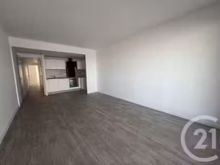 location appartement 3 pièces à saint-hilaire-de-riez (85270) : à louer 3 pièces / 48m² sa