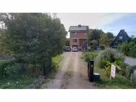 spacieuse et lumineuse maison 4 façades en excellent état