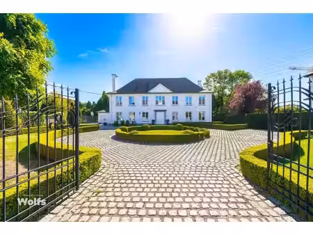 prestigieuse villa avec piscine chauffée et conciergerie !