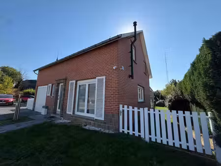 villa 3 chambres + bureau - véranda et 19 panneaux solaires