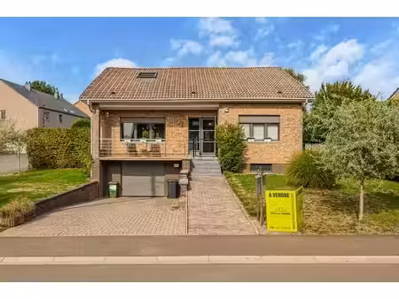 une maison où il fait bon vivre :4 façades  garage et jardin